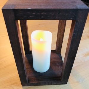 Beautiful wooden centerpiece with candle w/battery